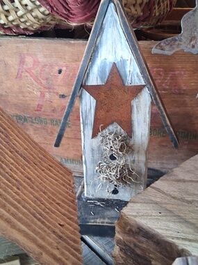 Primitive Birdhouse